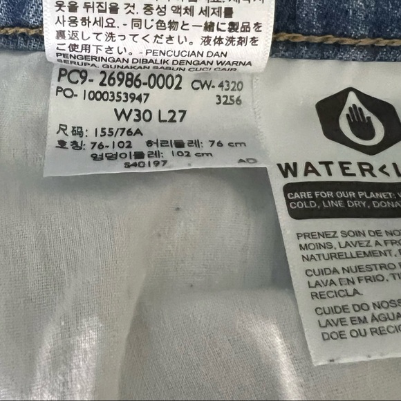 Levi's high waisted taper jean in midwash blue Size 30 - Picture 12 of 13